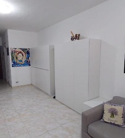 Ampio Monolocale Con Terrazzo - A 2 Passi Dal Mare Apartment Latte Luaran gambar
