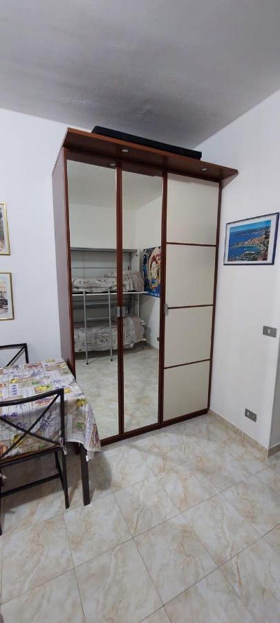 Ampio Monolocale Con Terrazzo - A 2 Passi Dal Mare Apartment Latte Luaran gambar